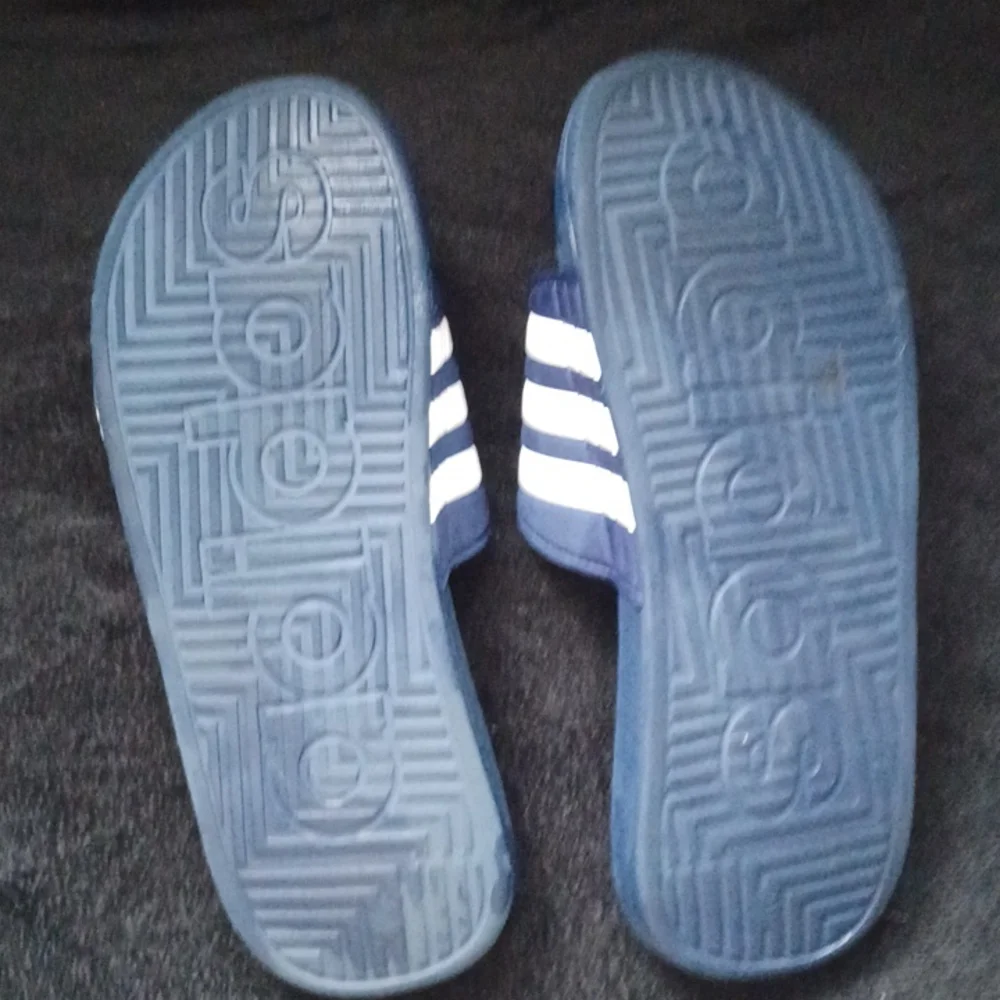 Addidas - Picture 2 of 2